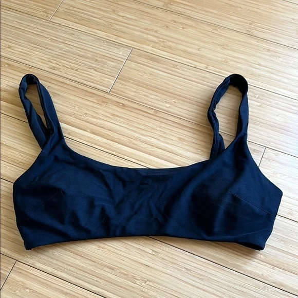 Aerie Black scoop style bikini top - Picture 1 of 3